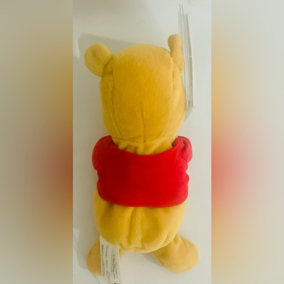 The Disney Store Mini Bean Bag Pooh With Flower Bouquet 8" Plush NWT - Picture 7 of 7